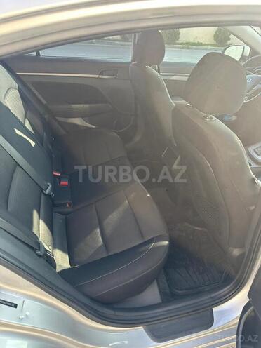 Hyundai Elantra-20