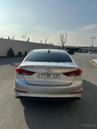 Hyundai Elantra-3
