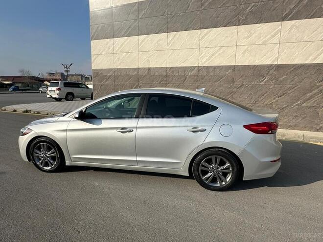 Hyundai Elantra-4