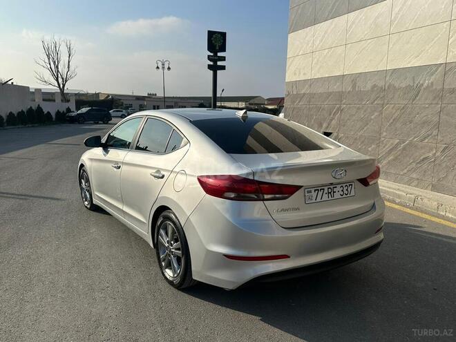 Hyundai Elantra-5