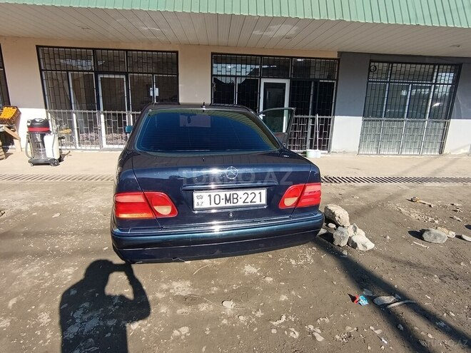 Mercedes E 230-3