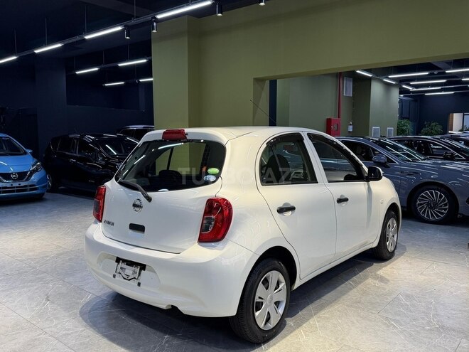 Nissan March-10