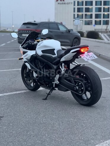 Honda CBR650R-3