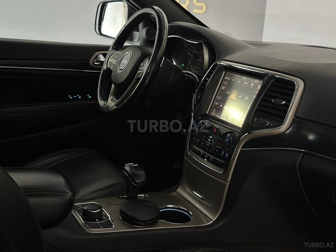 Jeep Grand Cherokee-13