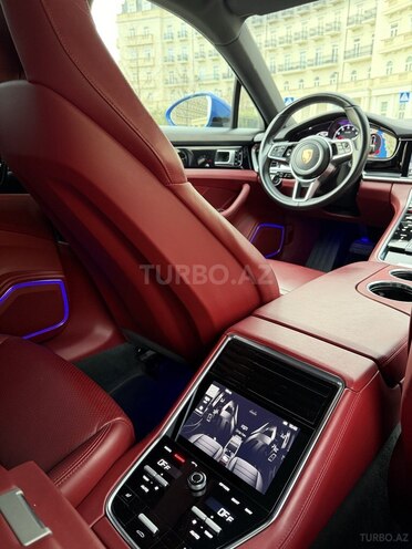 Porsche Panamera-6