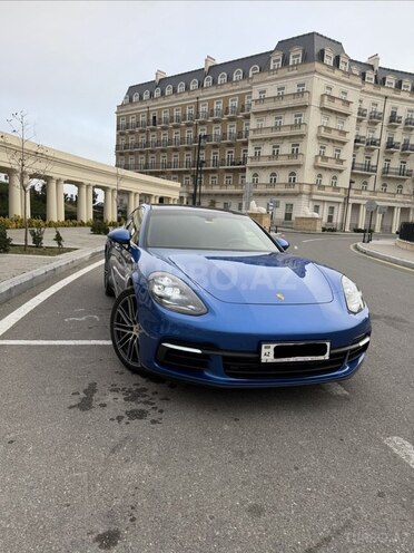Porsche Panamera-12