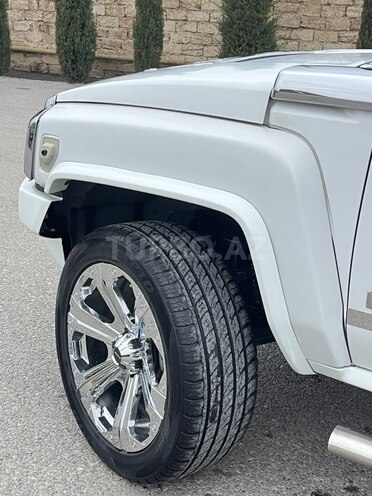 Hummer H3-8