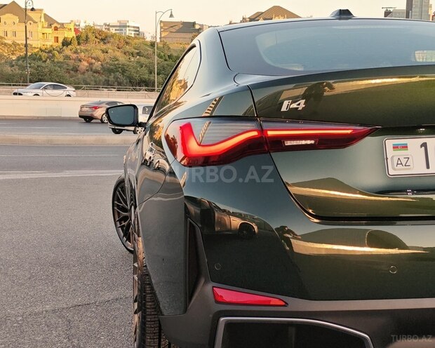 BMW i4-12