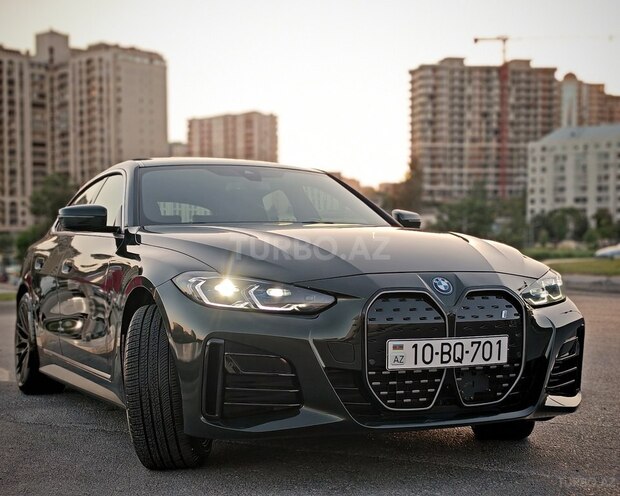 BMW i4-8