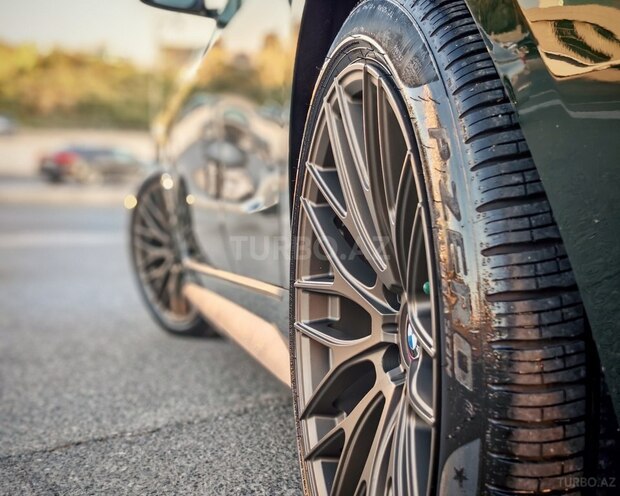 BMW i4-13