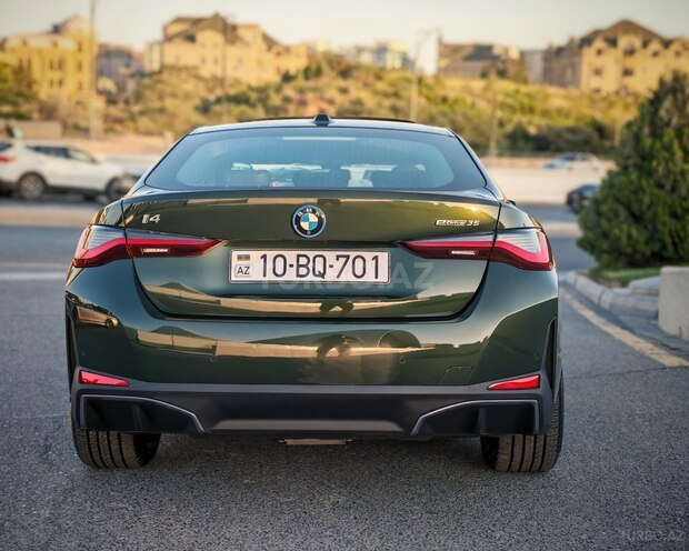 BMW i4-10