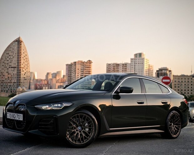 BMW i4-7