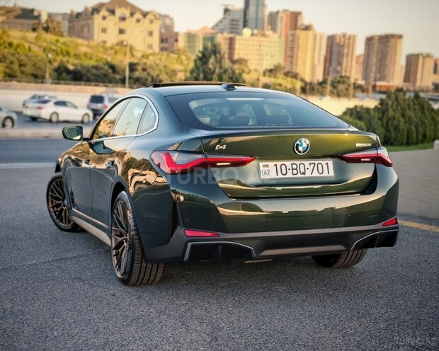 BMW i4-9
