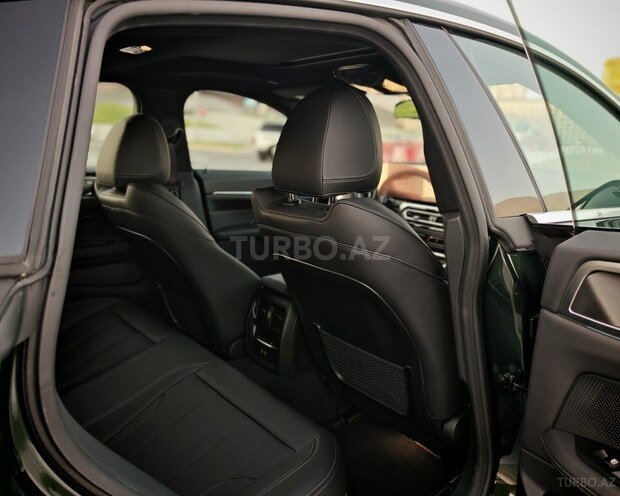 BMW i4-16