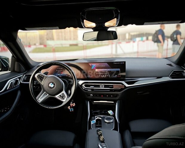 BMW i4-15