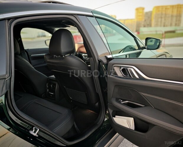 BMW i4-17