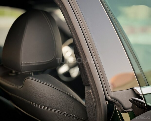 BMW i4-18