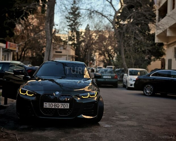BMW i4-5