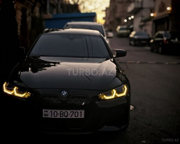 BMW i4-4