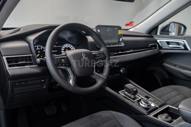 Mitsubishi Outlander-8
