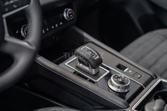 Mitsubishi Outlander-12