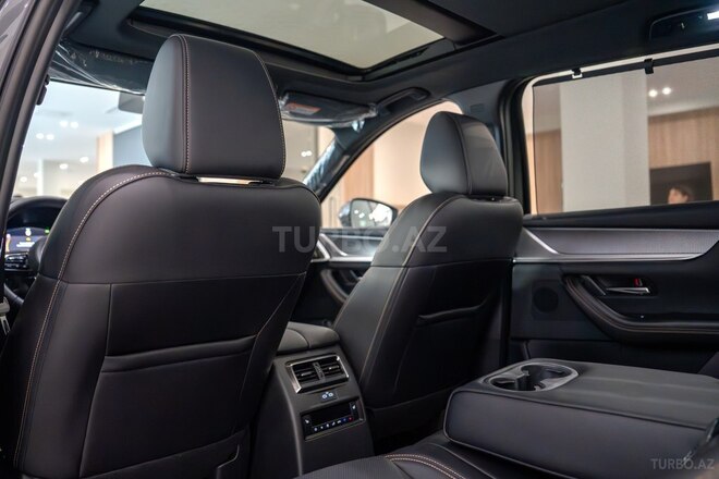 Mazda CX-90-11
