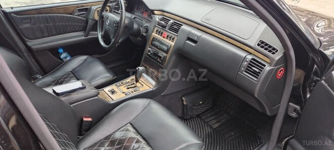Mercedes E 240 1999, 425,000 km - 2.4 l - Bakı