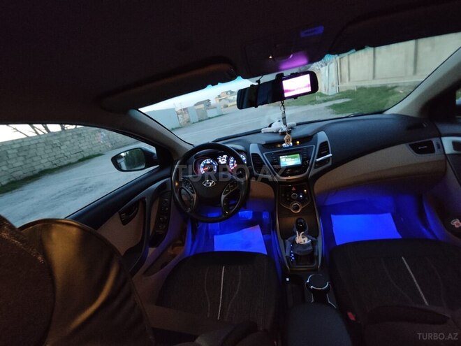 Hyundai Elantra 2015, 281,635 km - 1.8 l - Bakı