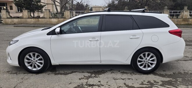 Toyota Auris-2