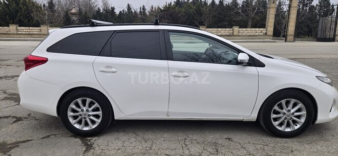 Toyota Auris-4