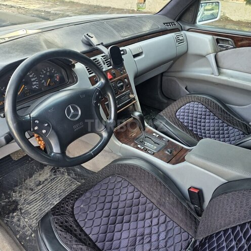 Mercedes E 230 1996, 450,000 km - 2.3 l - Yevlax