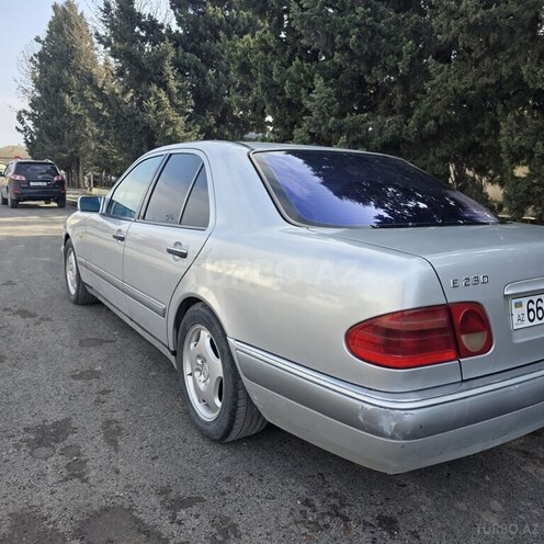 Mercedes E 230 1996, 450,000 km - 2.3 l - Yevlax