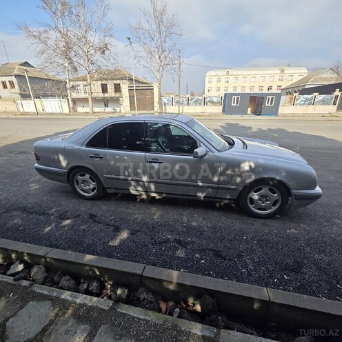 Mercedes E 230 1996, 450,000 km - 2.3 l - Yevlax