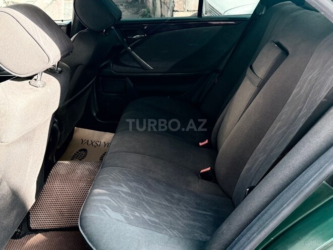 Mercedes E 220 2001, 185,000 km - 2.2 l - Bakı