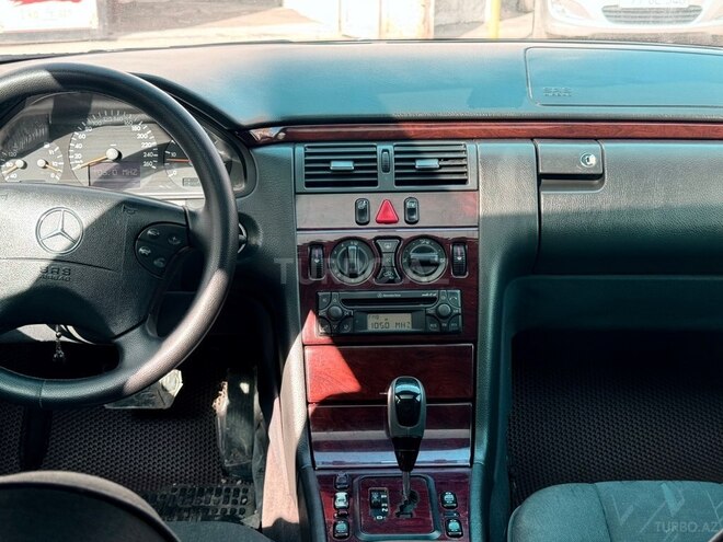 Mercedes E 220 2001, 185,000 km - 2.2 l - Bakı
