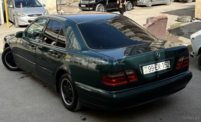 Mercedes E 220 2001, 185,000 km - 2.2 l - Bakı