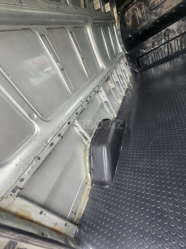 Ford Transit-12
