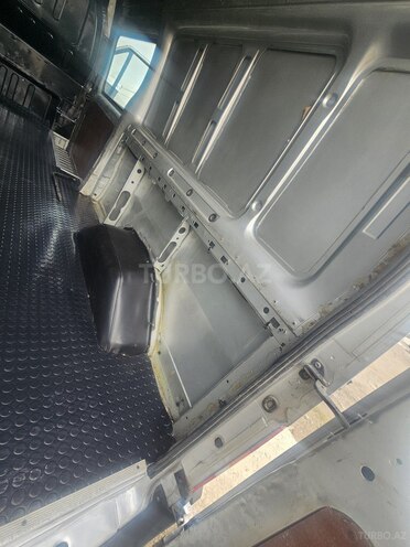 Ford Transit-13