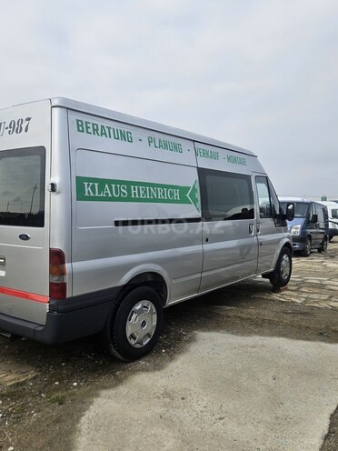 Ford Transit-9