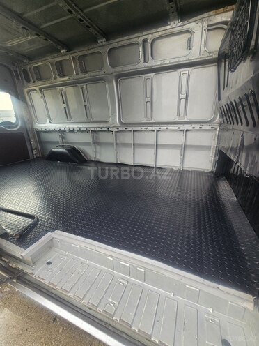 Ford Transit-14