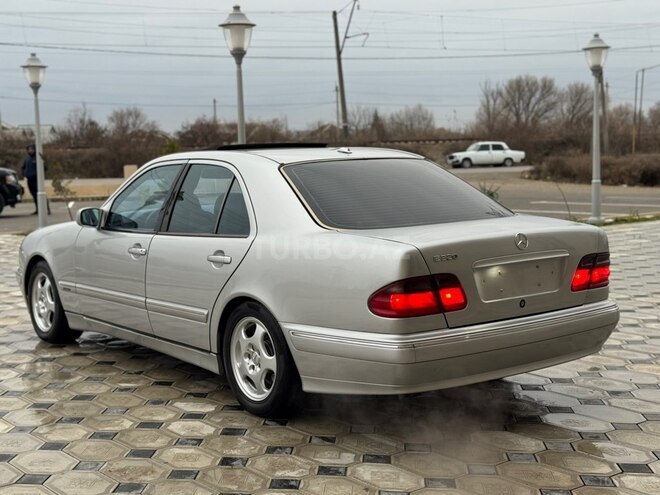 Mercedes E 320-6