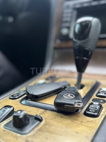 Mercedes E 320-13