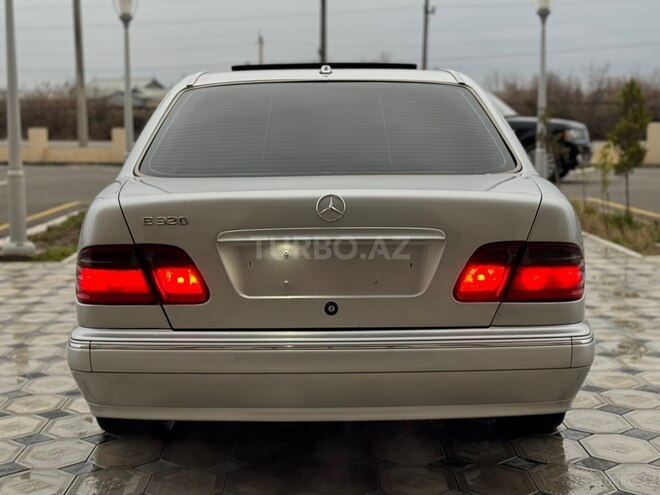 Mercedes E 320-8