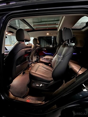 BMW X7-7
