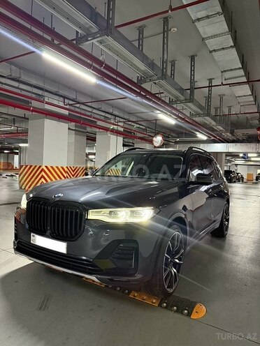 BMW X7-4