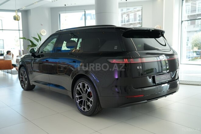 Lynk & Co 900-5