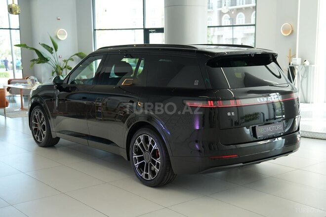 Lynk & Co 900-10