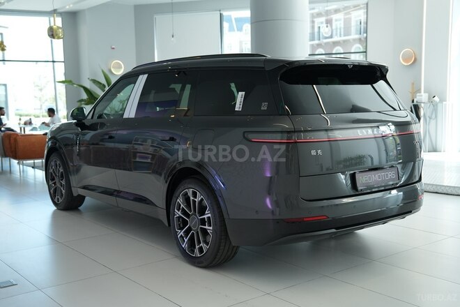 Lynk & Co 900-9