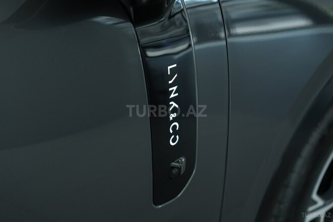 Lynk & Co 900-4