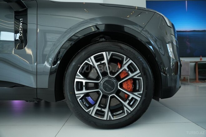 Lynk & Co 900-3
